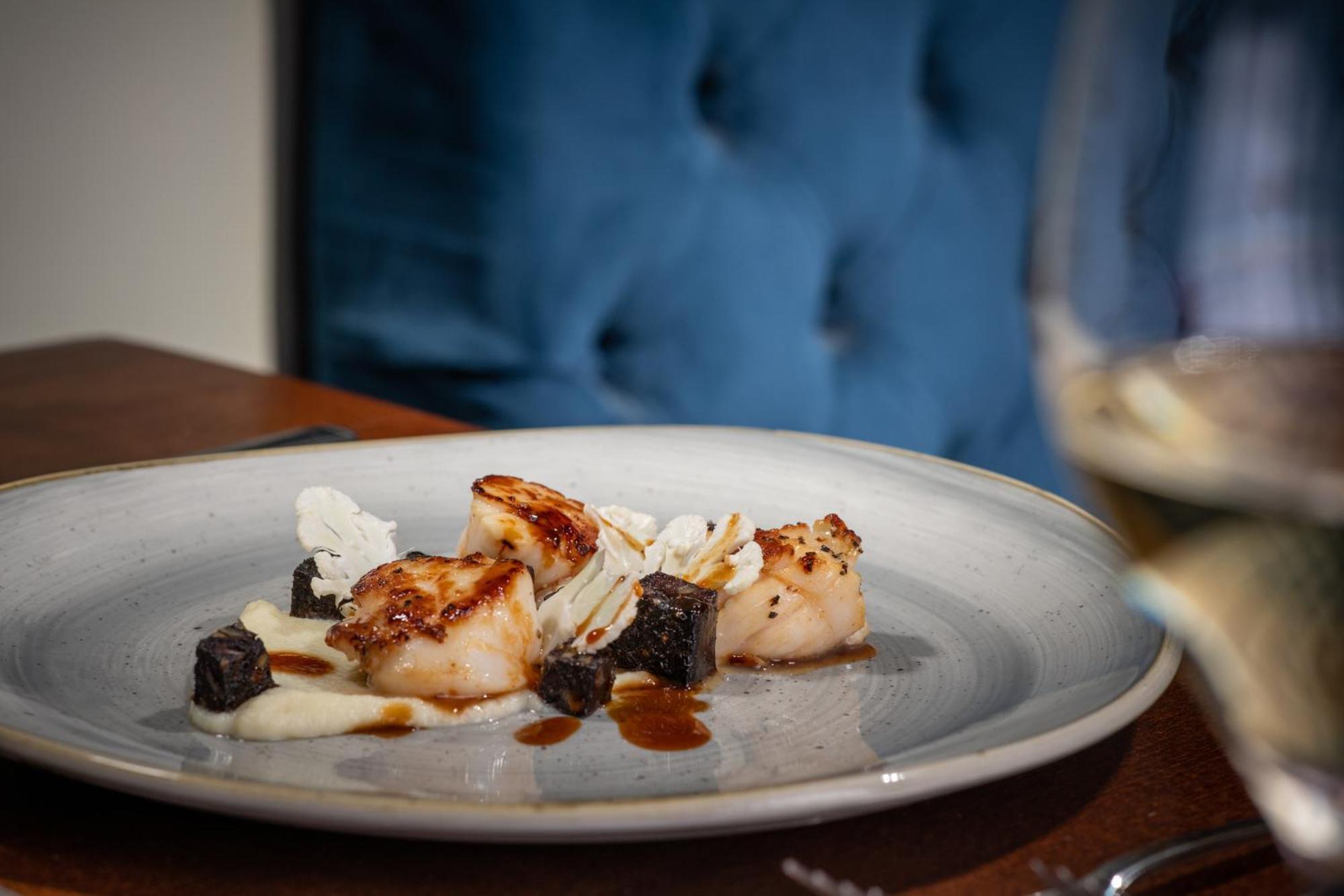 The Millstone, Mellor Hotel Blackburn  Eksteriør billede Scallops with black garlic