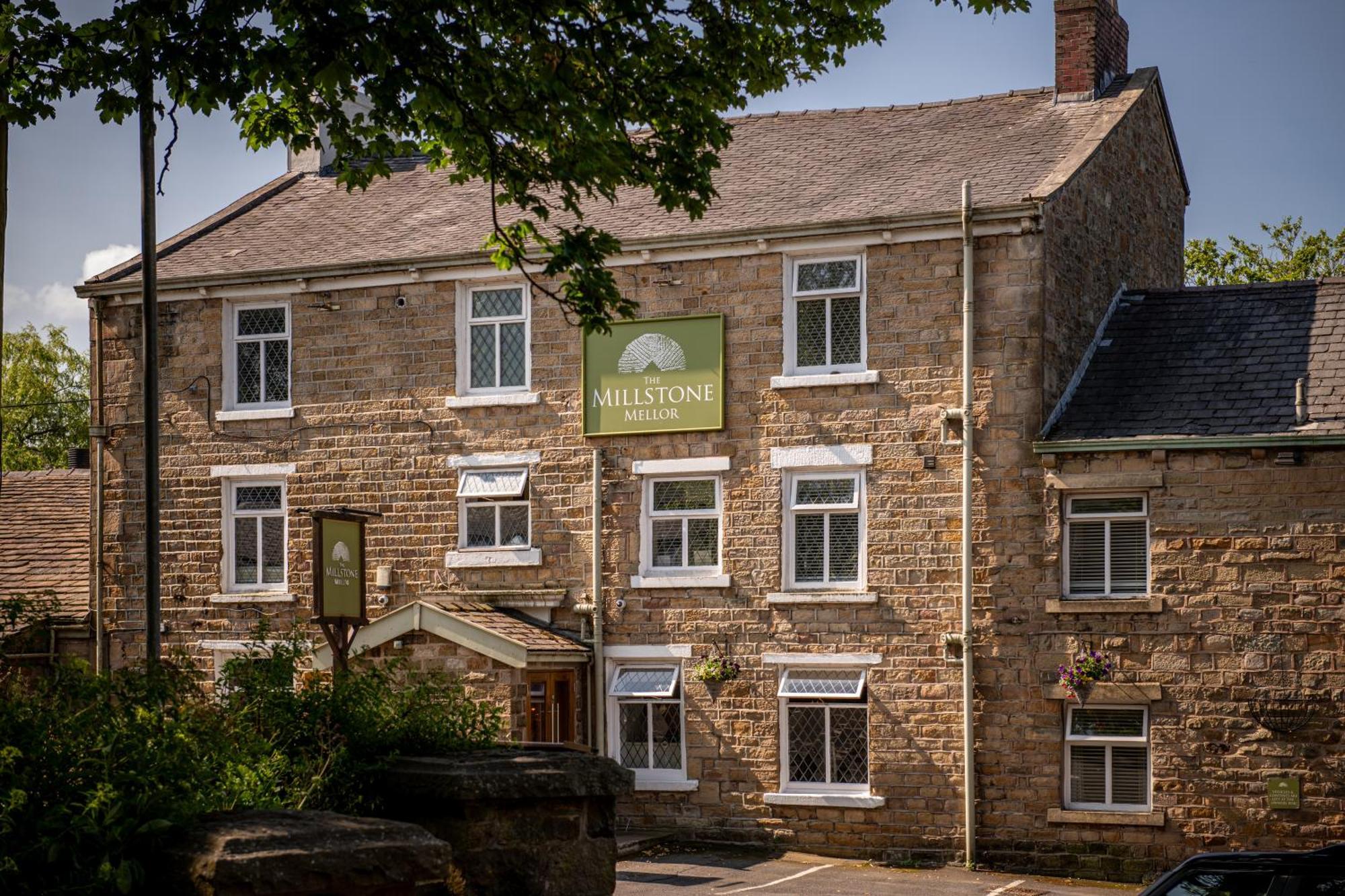 The Millstone, Mellor Hotel Blackburn  Eksteriør billede The Old Oak Inn