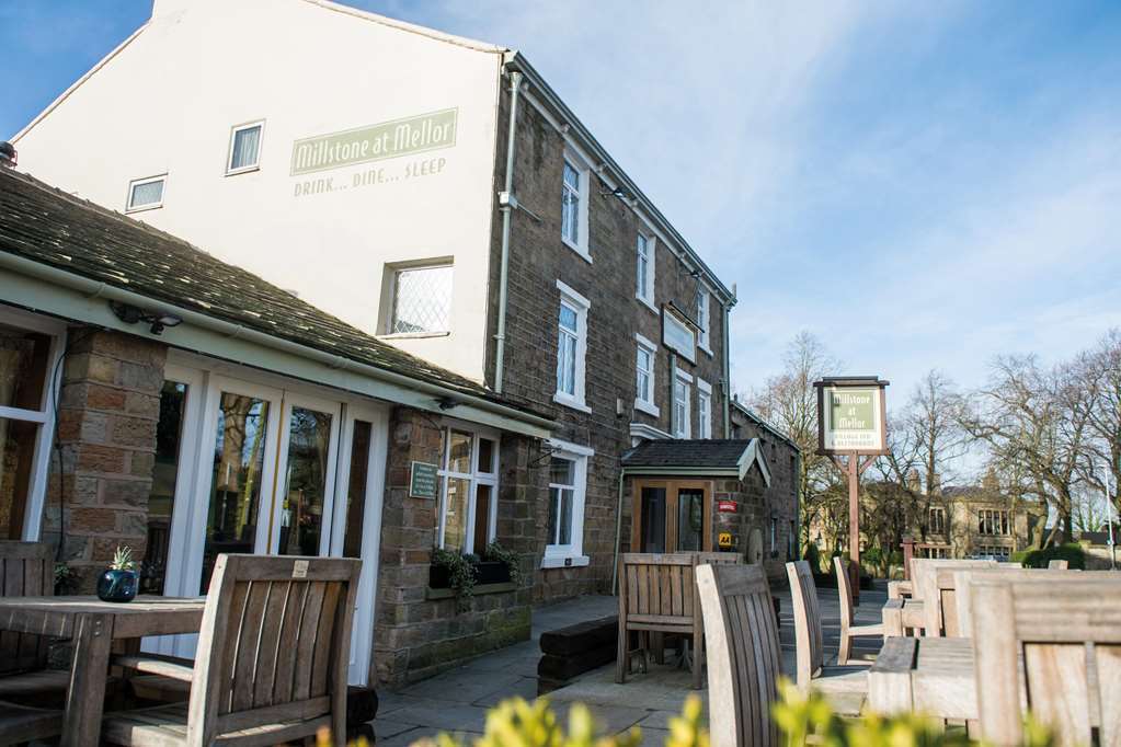 The Millstone, Mellor Hotel Blackburn  Eksteriør billede The Green Man, 2015