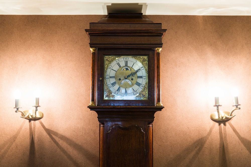 The Millstone, Mellor Hotel Blackburn  Eksteriør billede The Longcase Clock