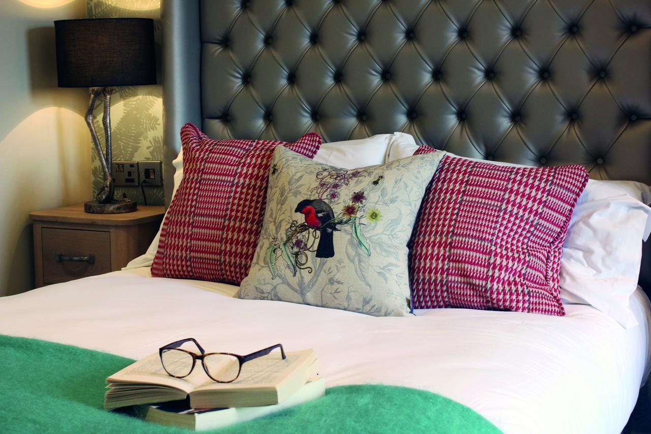 The Millstone, Mellor Hotel Blackburn  Eksteriør billede A bed with cushions